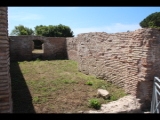 02269 ostia - regio v - insula xi - portico degli archi trionfali (v,xi,7-8) - sechster laden von li - re liegt das monumento repubblicano (v,xi,6) - bli ri magazzino annonario (v,xi,4-5) nach sueden.jpg